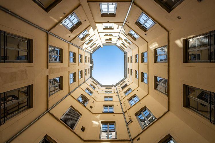 Un coin de ciel bleu au dessus des fonds immobiliers grand public (Franck Aparisi/CoStar)