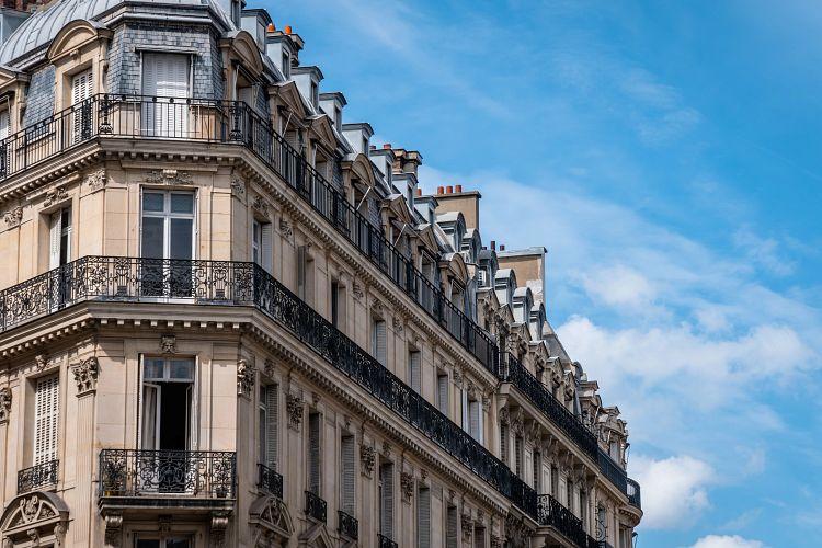 Selon l'Atelier parisien d'urbanisme (Apur), le loyer moyen observé entre juillet 2023 et juin 2024 à Paris était inférieur de 8,2 % par rapport à ce qu'il aurait été en l'absence d'encadrement (Getty Images)